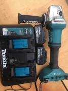 Makita DGA 900 Z 36 V Brushless Smerigliatrice + 2 Batterie 4.0 Ah + Caricabatte