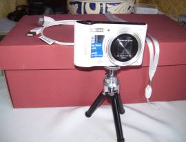 Samsung WB30F Smart Digital Camera (bianca)