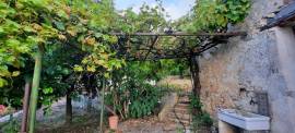 2 RUSTICI IN PIETRA SOPPALCABILI CON TERRENO VISTA MARE