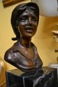 Bustino in bronzo raffigurante una contadina firmata De Martino