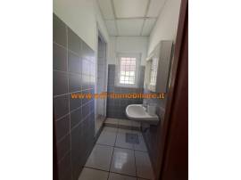 Locale commerciale di 100 mq in Via Casal Bianco, Settecamini