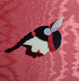 Léa Stein Paris spilla  vintage  in acetato di celluloide laminato . Mai indossata marchio visibile 