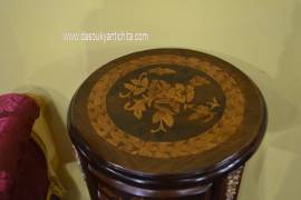 Tavolino tondo intarsiato stile Luigi XV Tavolino tondo intarsiato stile Luigi XV