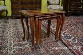 Set di tavolini a incastro stile Luigi XV con intarsio stile Boulle