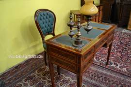 Scrittoio da centro stile Luigi XVI piano in ecopelle verde 109 cm.