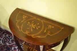 Tavolino-comodino mezzo giro intarsiato stile Luigi XV