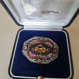 Spilla antica primi '900 in micro mosaico italiano.Tutte le tessere sono presenti. Nessuna crepa . L