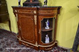 Credenza mezzo giro stile Napoleone III a tre ante Credenza mezzo giro stile Napoleone III a tre ante