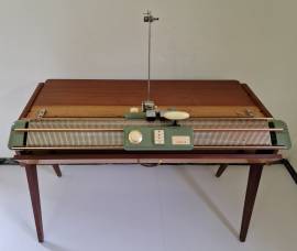 SINGER MAGLIABELLA – Macchina per maglieria vintage con mobile in legno