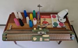 SINGER MAGLIABELLA – Macchina per maglieria vintage con mobile in legno