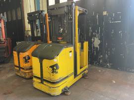 N. 3 carrelli elevatori e n. 2 transpallet elettrici