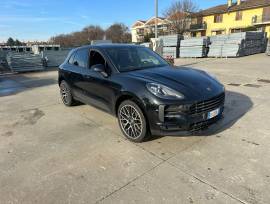 Autovettura Porsche Macan