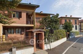 CASA  INDIPENDENTE A CESANO BOSCONE  300 MQ. SU + LIVELLI   OLTRE  A  450 Mq.  DI GIARDINO  E  BOX  