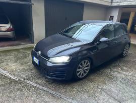 Autovettura Volkswagen Golf