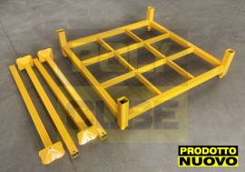 Bancali o pallet in ferro accatastabili con montanti 