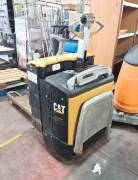TRANSPALLET ELETTRICO CAT CON PEDANA USATO TRANSPALLET ELETTRICO CAT CON PEDANA USATO