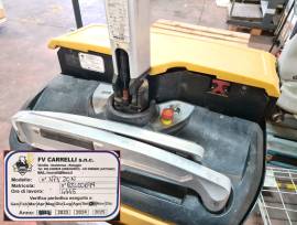 TRANSPALLET ELETTRICO CAT CON PEDANA USATO TRANSPALLET ELETTRICO CAT CON PEDANA USATO