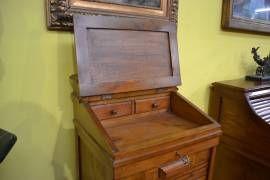 Schedario a serrandina stile inglese con piano di scrittura