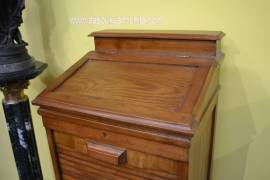 Schedario a serrandina stile inglese con piano di scrittura