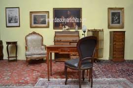 Scrivania da centro stile Luigi XVI cm.100 con piano in ecopelle marrone