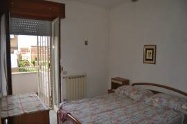 Lavinio a 100 mt. dalla spiaggia, anche quindicinale.