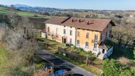 Incantevole Casale Indipendente con giardino. Il Rifugio Perfetto a Due Passi Dalla Città Fidenza