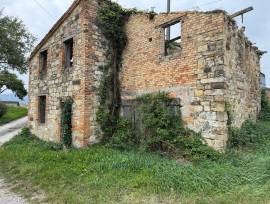 Rustico indipendente con giardino e terreno – Vista panoramica