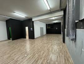 Capannone adatto a deposito/magazzino con uffici a Salsomaggiore T