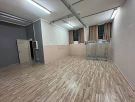 Capannone adatto a deposito/magazzino con uffici a Salsomaggiore T