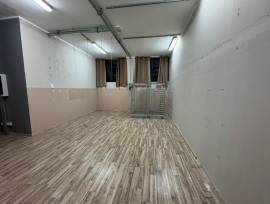 Capannone adatto a deposito/magazzino con uffici a Salsomaggiore T