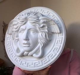 Dal mito la Medusa scultura avente diametro di 38 cm 