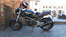 Ducati Monster 900