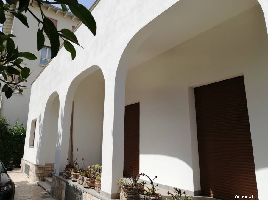 IN ZONA SAN LAZZARO A LECCE VILLA SINGOLA IN VENDITA