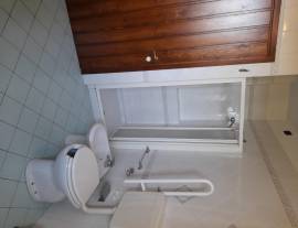 Stanza arredata con bagno privato