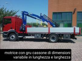 CAMION CON GRU TRASPORTO RIFIUTI MILANO