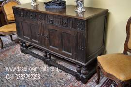 Antica credenza-madia a due sportelli stile Neorinascimento