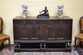 Antica credenza-madia a due sportelli stile Neorinascimento