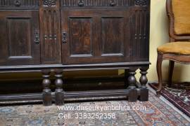 Antica credenza-madia a due sportelli stile Neorinascimento