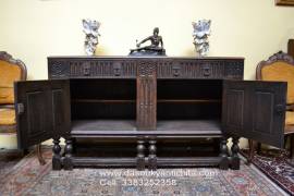 Antica credenza-madia a due sportelli stile Neorinascimento