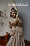 Statuina raffigurante una fanciulla anni 60 Capodimonte firmata A. Berni