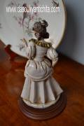 Statuina raffigurante una fanciulla anni 60 Capodimonte firmata A. Berni