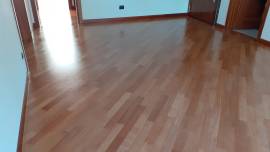 Parquettista arrotatore offre rigenerazione e lucidatura parquet partendo da 12 euro a mq