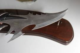 Coltello doppia lama tipo Klingon Fantasy con supporto da parete da collezione