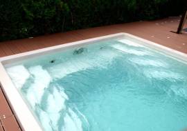 piscina in vetroresina 8,5x3,65x1,5 scale interne impostato