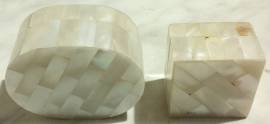 Due splendide scatoline vintage(ovale e quadrata) in madre perla finemente lavorate