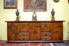 Credenza stile Rinascimento spagnolo metà del XX secolo