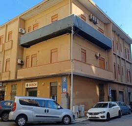 Vendesi Centrale appartamento ad uso Ufficio