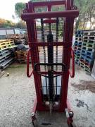 Carrello elevatore manuale – 1000 kg a 2500 mm Carrello elevatore manuale – 1000 kg a 2500 mm
