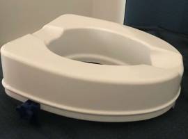 RIALZO WC con fissaggio laterale ad altezza 10 cm