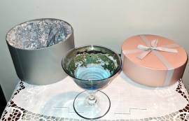 Alzata a coppa vintage Tecnostudio Andria  in vetro decorato a mano con festoni . In custodia regalo